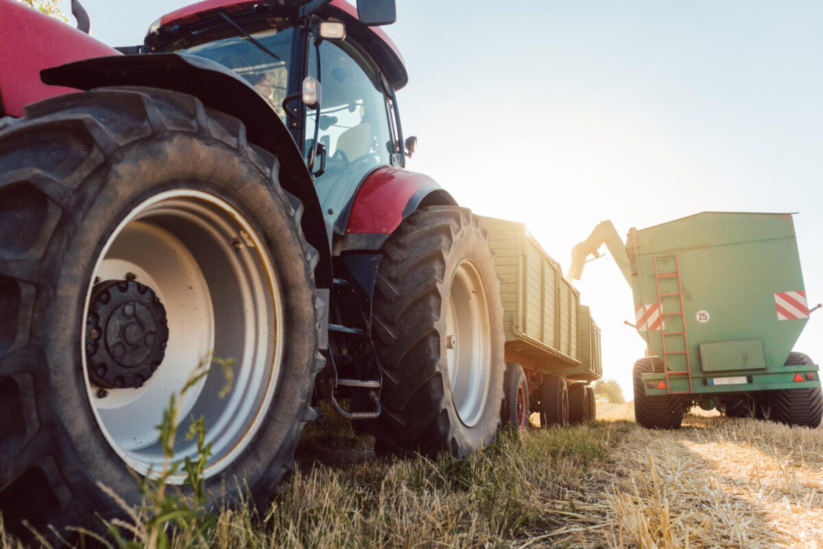 Descubre nuestros consejos para escoger los neumáticos para transportes agrícolas