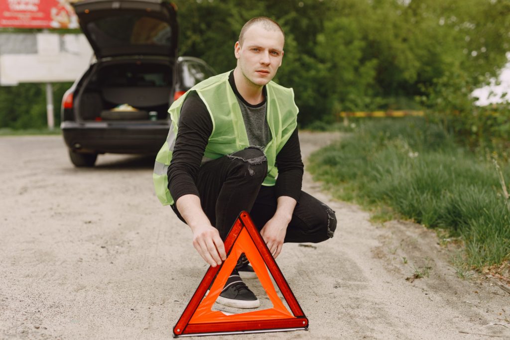 Pinchazo en carretera guía rápida para solucionarlo con seguridad